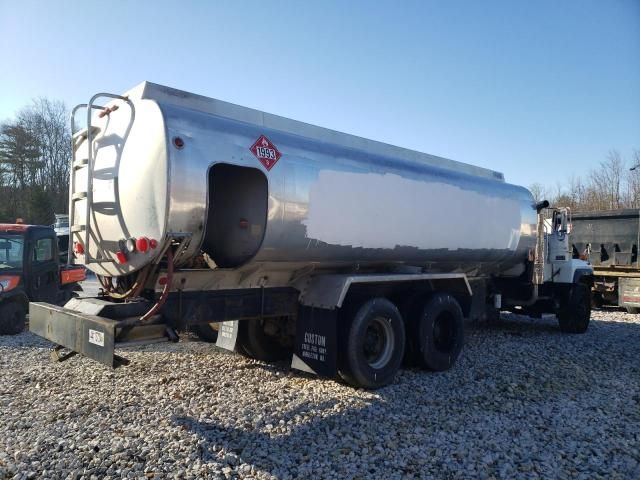 2001 Mack 600 RD600