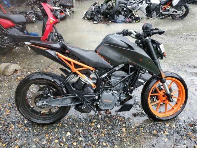 2022 KTM 200 Duke