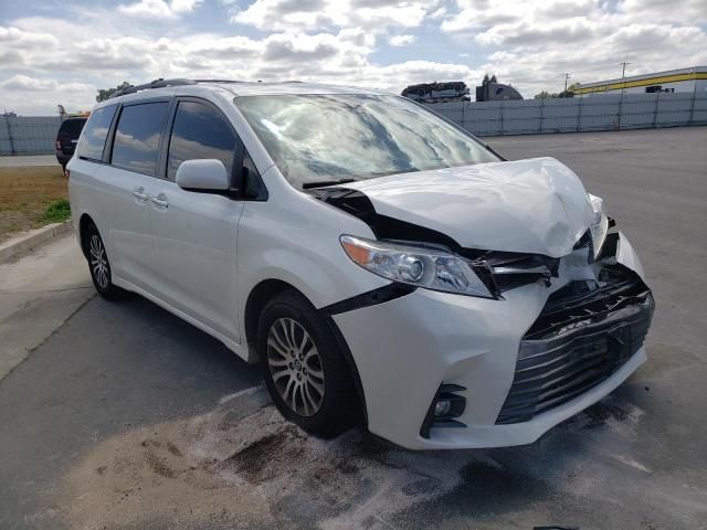 2018 Toyota Sienna XLE