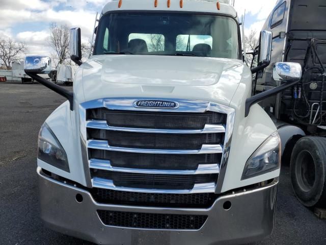 2020 Freightliner Cascadia 126