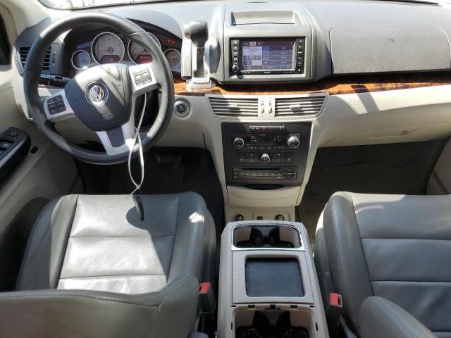 2014 Volkswagen Routan SEL Premium