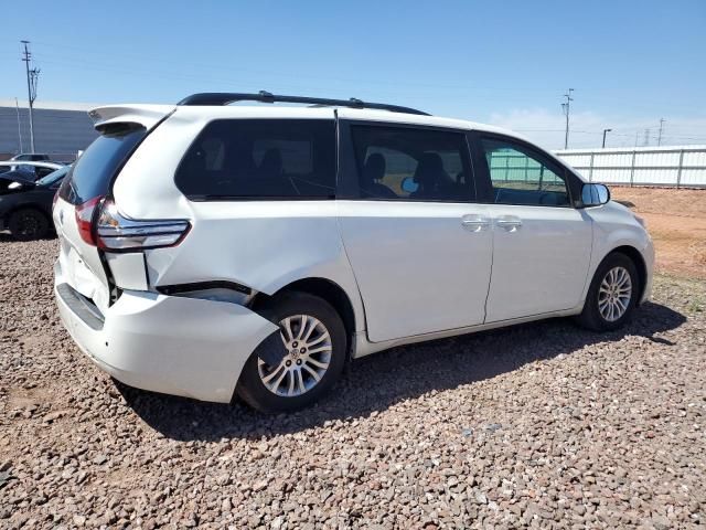 2017 Toyota Sienna XLE