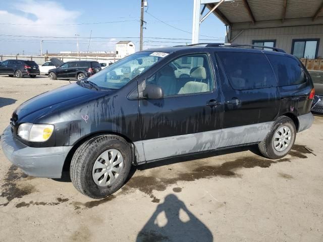 2000 Toyota Sienna CE