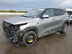 KIA Seltos Vehiculos salvage en venta: 2021 KIA Seltos LX