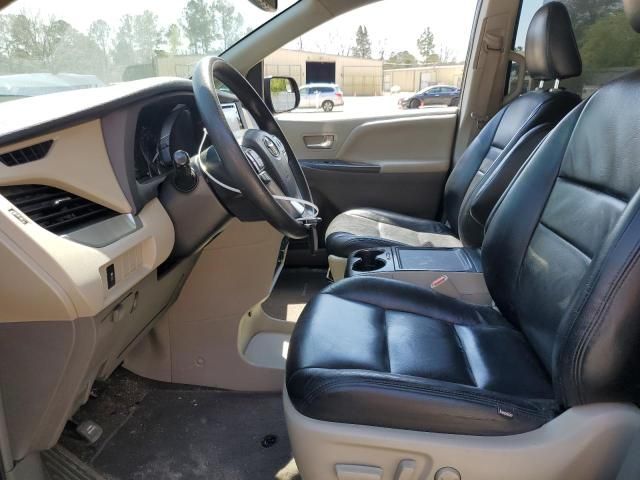 2018 Toyota Sienna LE