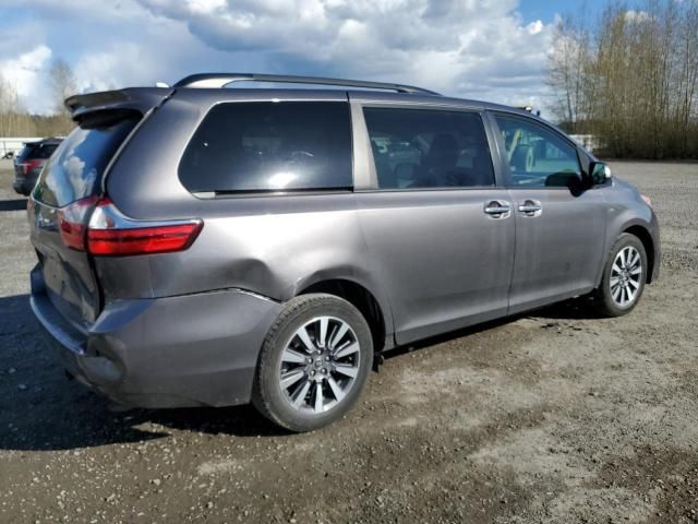 2018 Toyota Sienna XLE