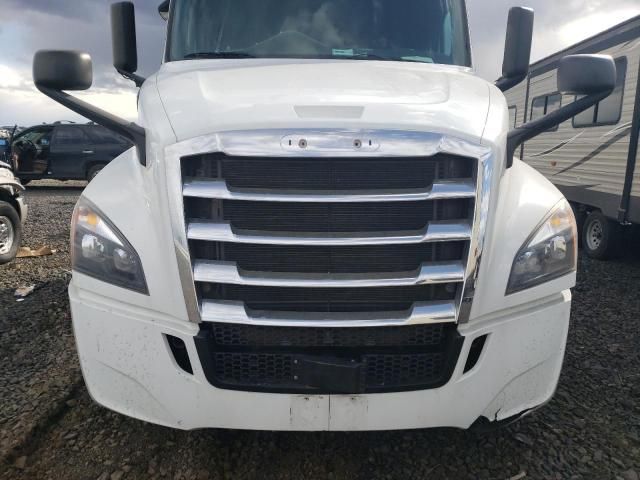 2020 Freightliner Cascadia 126