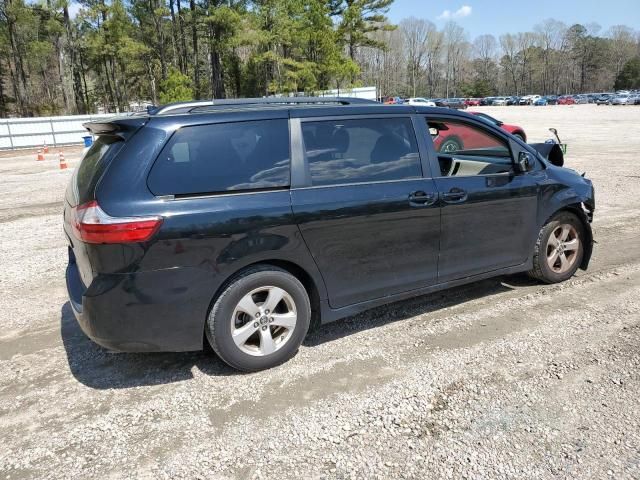 2018 Toyota Sienna LE