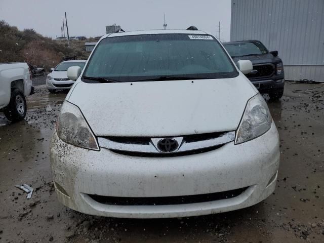 2010 Toyota Sienna XLE