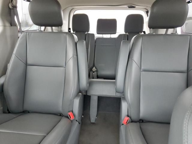 2013 Volkswagen Routan SE