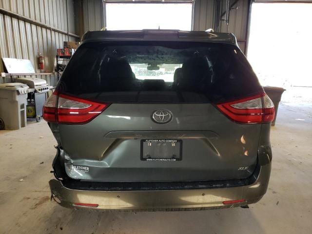 2018 Toyota Sienna XLE