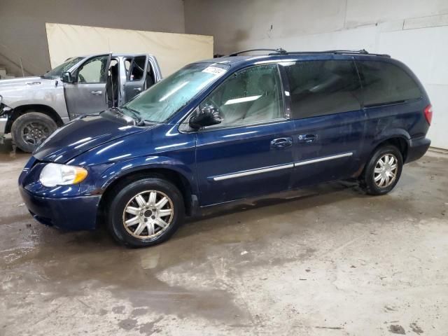 2005 Chrysler Town & Country Touring