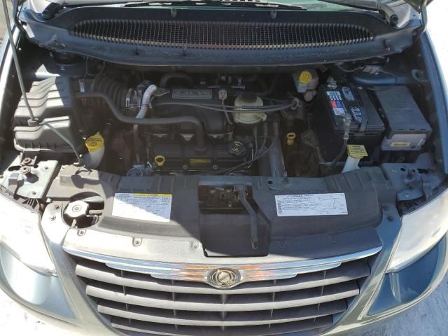 2005 Chrysler Town & Country LX