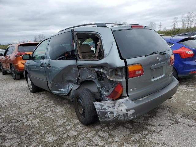 2000 Toyota Sienna LE