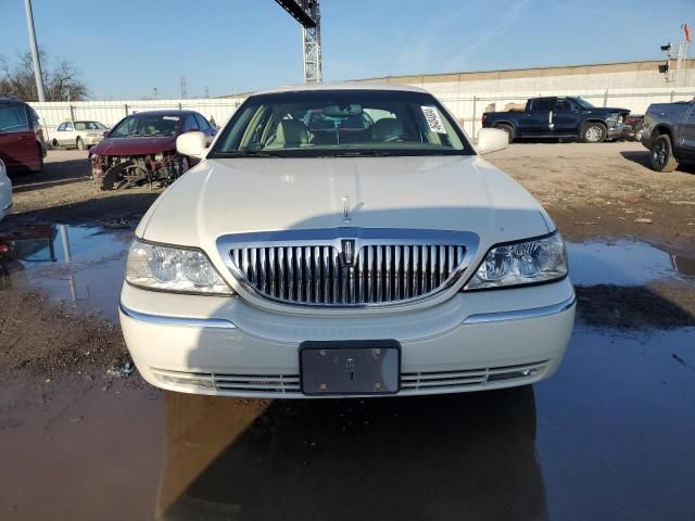 2005 Lincoln Town Car Signature Long Wheelbase