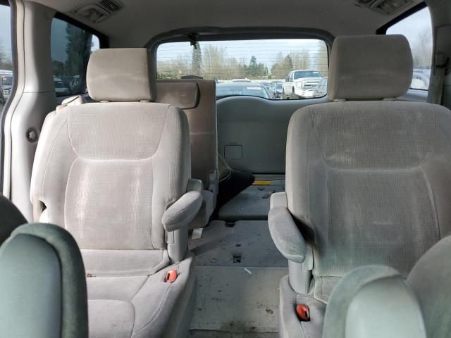 2004 Toyota Sienna LE