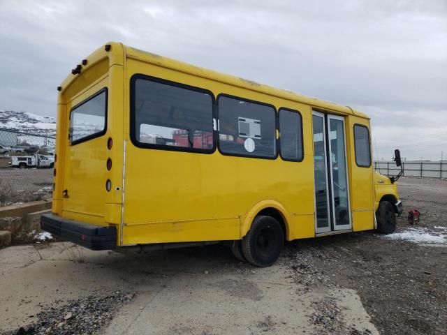 2016 Ford Econoline E450 Super Duty Cutaway Van