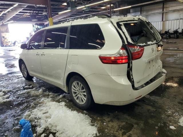 2017 Toyota Sienna XLE