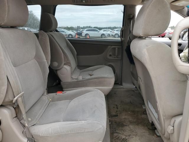 2005 Toyota Sienna CE