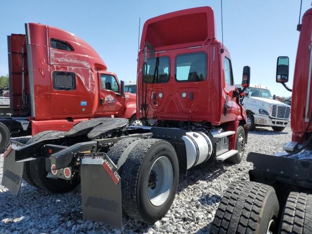 2019 Freightliner Cascadia 113