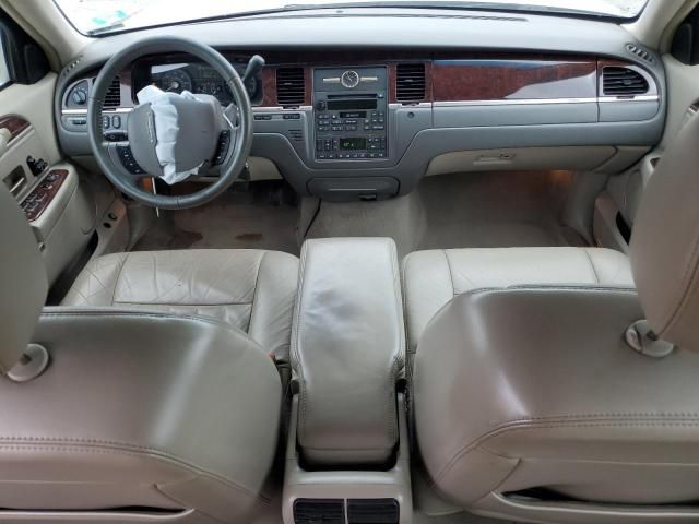 2006 Lincoln Town Car Signature