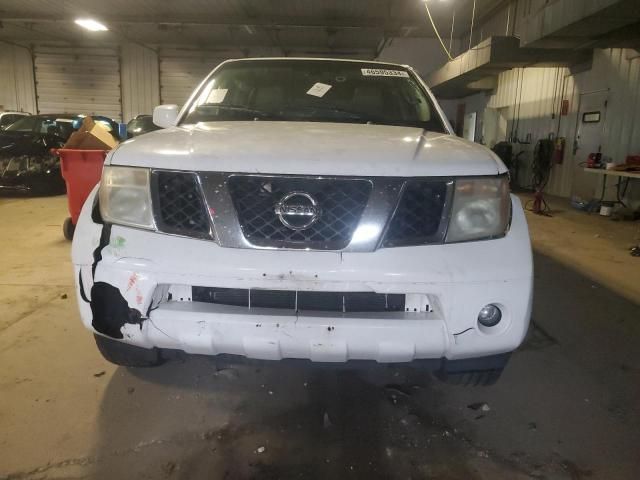 2005 Nissan Pathfinder LE