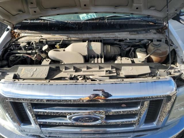 2009 Ford Econoline E450 Super Duty Cutaway Van