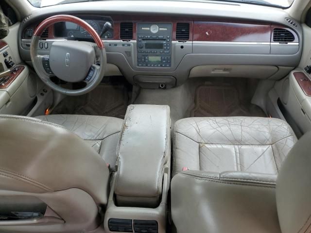 2005 Lincoln Town Car Signature Limited