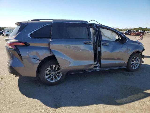 2021 Toyota Sienna LE