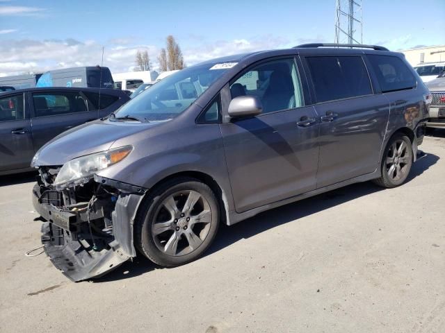 2011 Toyota Sienna Sport