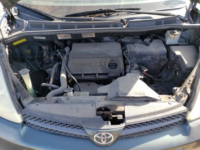 2004 Toyota Sienna LE