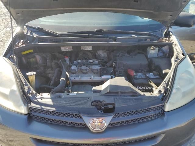 2005 Toyota Sienna CE