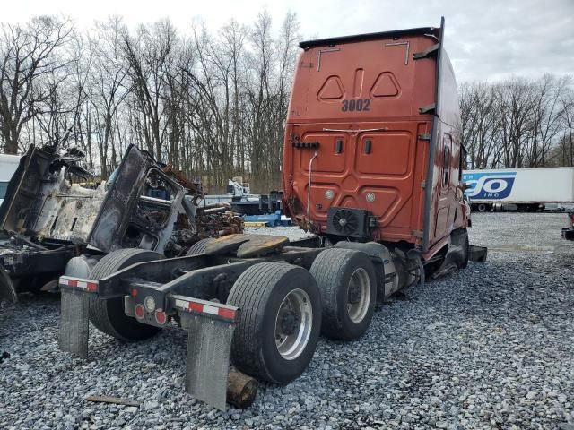 2020 Freightliner Cascadia 126