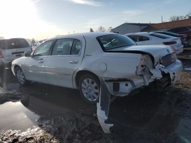 2005 Lincoln Town Car Signature Long Wheelbase