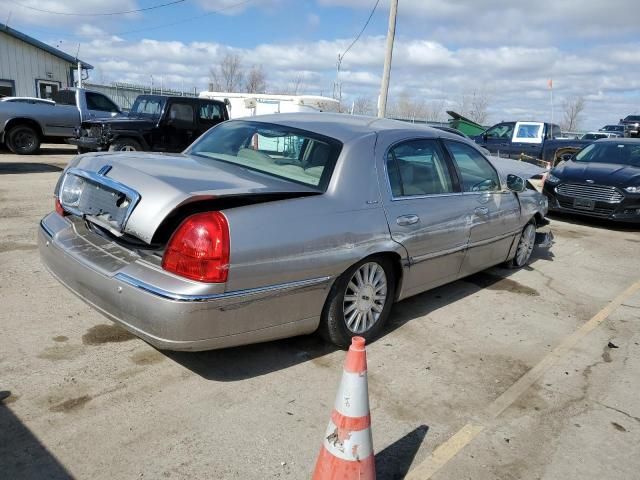 2003 Lincoln Town Car Signature