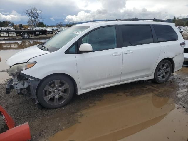 2012 Toyota Sienna Sport