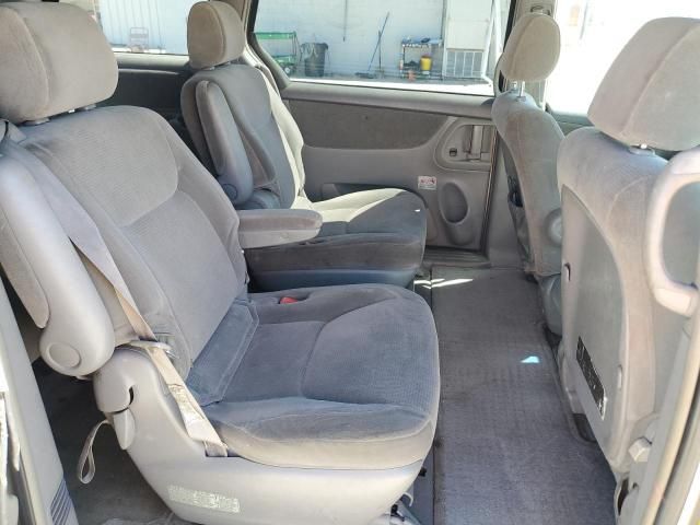 2004 Toyota Sienna CE