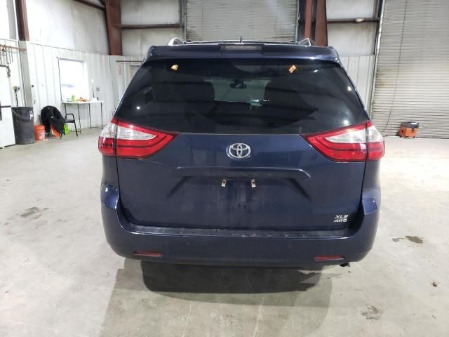 2018 Toyota Sienna XLE