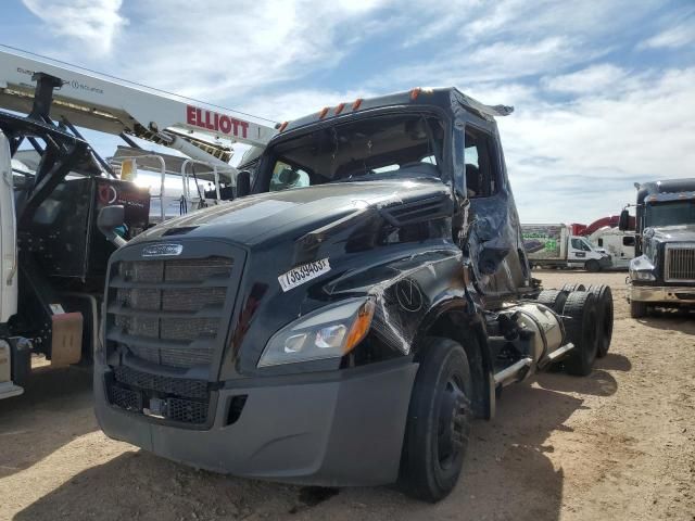 2017 Freightliner Cascadia 125