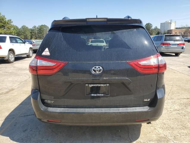 2018 Toyota Sienna XLE