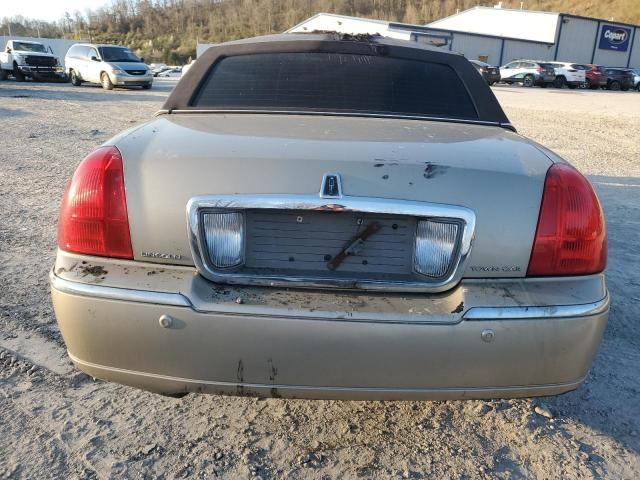 2005 Lincoln Town Car Signature Limited