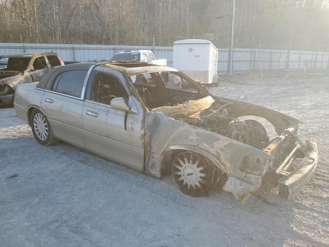 2005 Lincoln Town Car Signature Limited