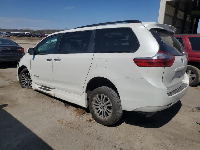 2020 Toyota Sienna XLE