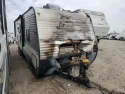 Camiones salvage para piezas a la venta en subasta: 2017 Jayco Trailer