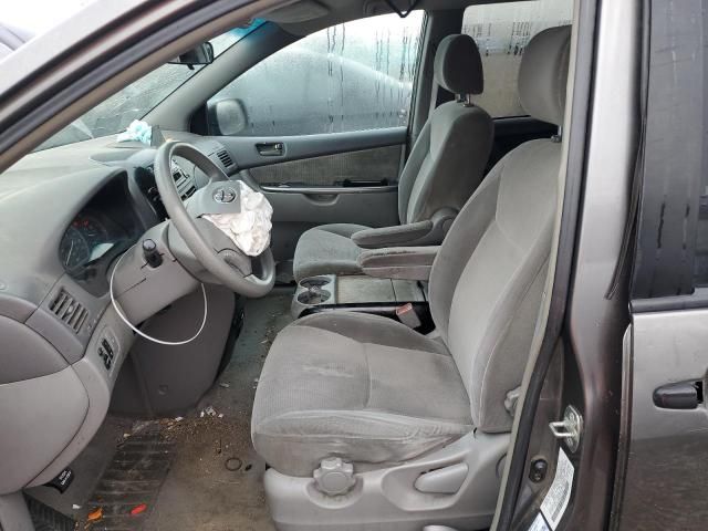 2004 Toyota Sienna CE