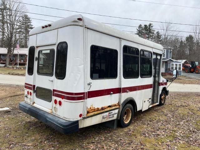 2013 Ford Econoline E350 Super Duty Cutaway Van