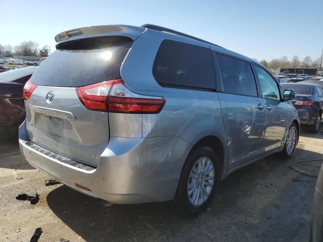 2017 Toyota Sienna XLE