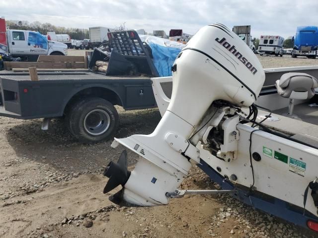 2005 Crestliner Boat