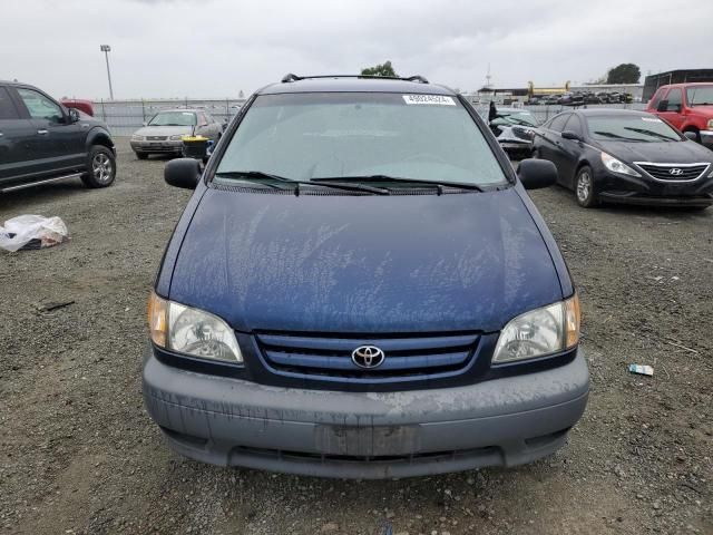 2001 Toyota Sienna LE