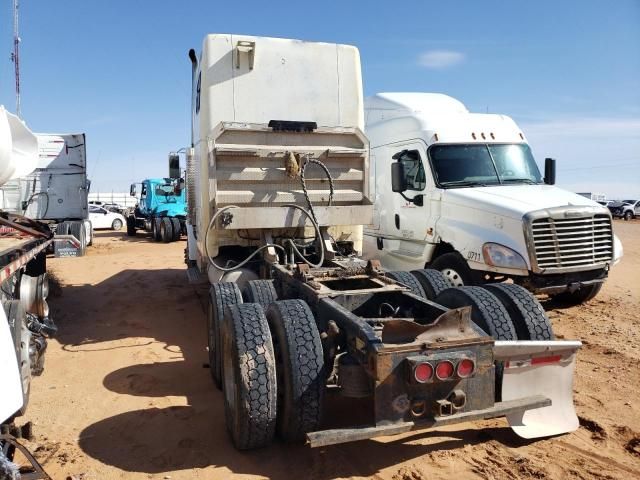 2000 Freightliner Conventional FLD120